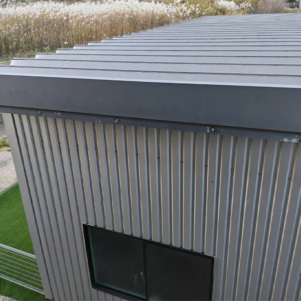 頑丈な車庫屋根写真