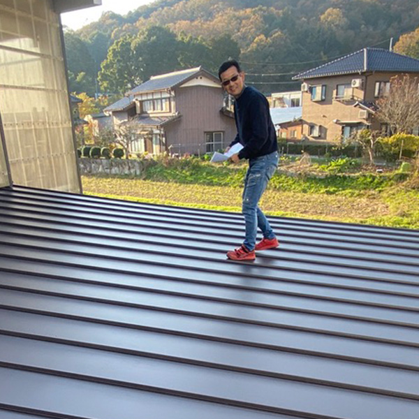 機械で加工した板金素材